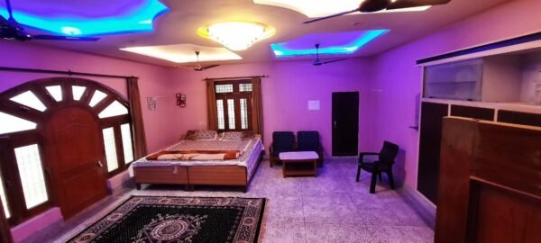 Upscale Room Close To Triveni Sangam